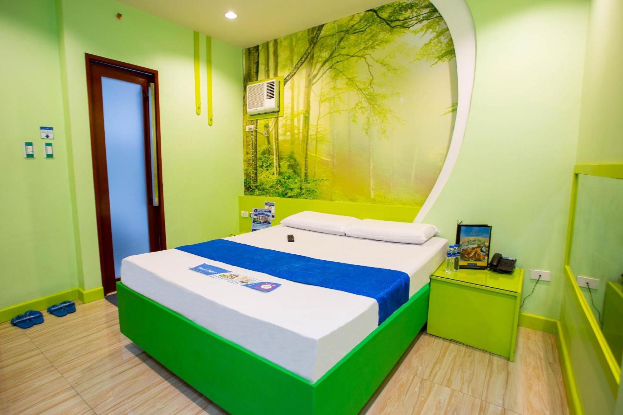 Hotel Dreamworld Las Piñas Bagian luar foto