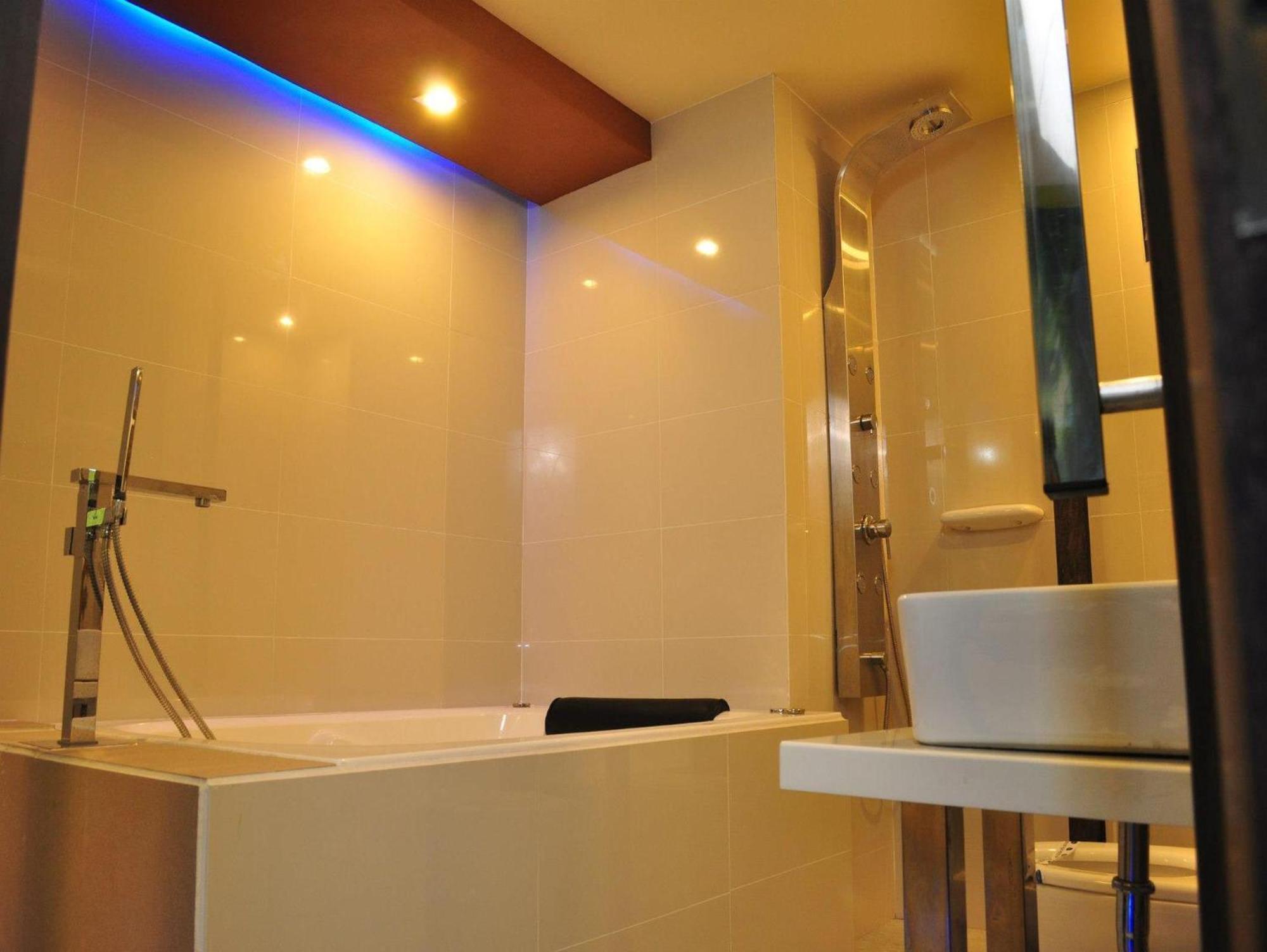 Hotel Dreamworld Las Piñas Bagian luar foto